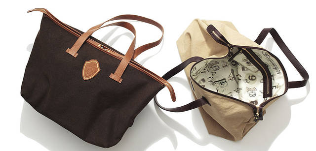 <br />ザートリムキャンバストートバッグ各2万9400円（エンブレムの仕様変更あり）