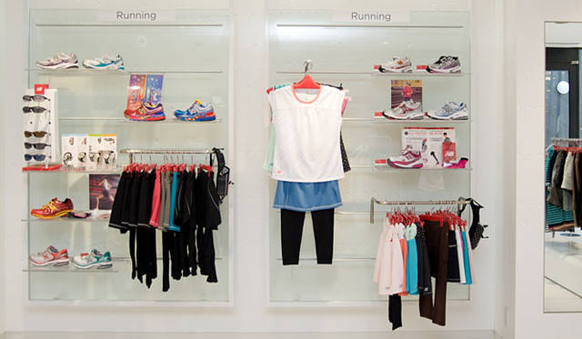 <b>New balance｜ニューバランス</b>　ニューバランス東京　1階ウィメンズコーナー