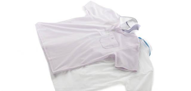 <br />アイスマックス（接触涼感素材）を衿内と背ヨークに使用した、涼感機能シャツ。衿が立ちやすくクールに着こなせるのも魅力的。半袖ポロシャツ（4色・3サイズ展開）1万8900円（ランバン スポール／デサント　Tel. 03-5979-6101）