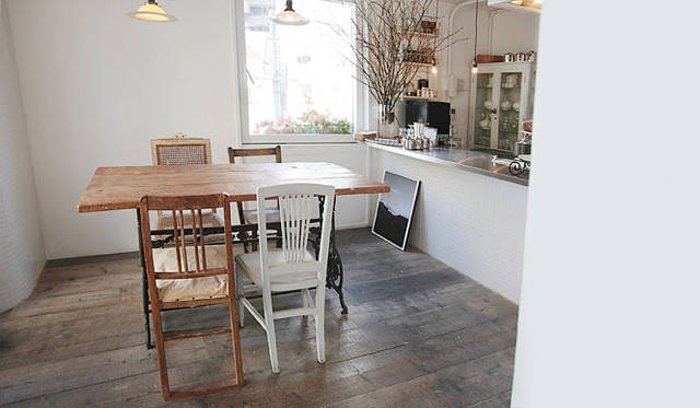 gentille｜ジャンティーユ｜2階のカフェでは、1階で買い求めた焼きたてのパンを食べられる。散歩の休憩やデートにいかが？