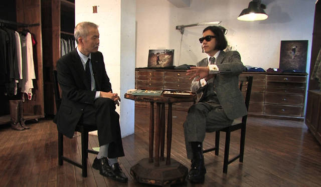 <b>祐真朋樹×TASAKI</b>｜ファッションディレクター祐真朋樹さんと、今回カフリンクスの製作を手がけたTASAKI生産加工部 工芸加工課マネジャー 篠永克也さん。