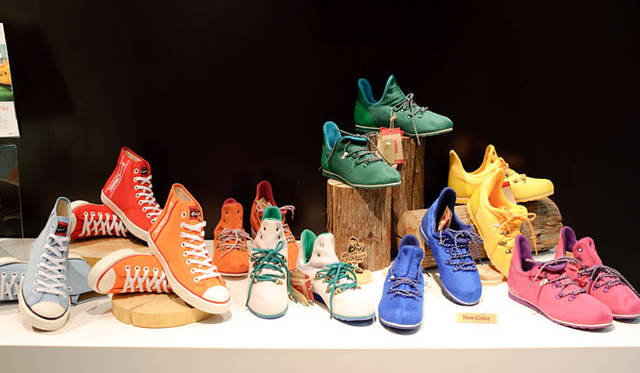 <b>オニツカタイガー｜スペースシャワーTV</b>　BACK TO HOME supported by Onitsuka Tiger｜2010年5月オンエア　LAYUP 72 1万1,550円、Monte Pokhara 9,450円（メッシュタイプ）、1万3,650円（レザーダイプ）