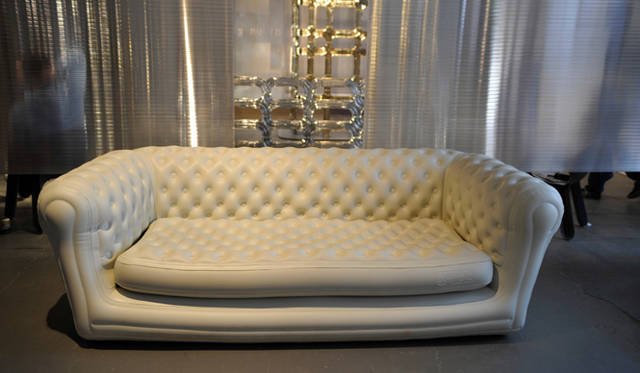 Salone Internazional del Mobile 2010｜BLOFIELD｜空気で膨らませるソファ