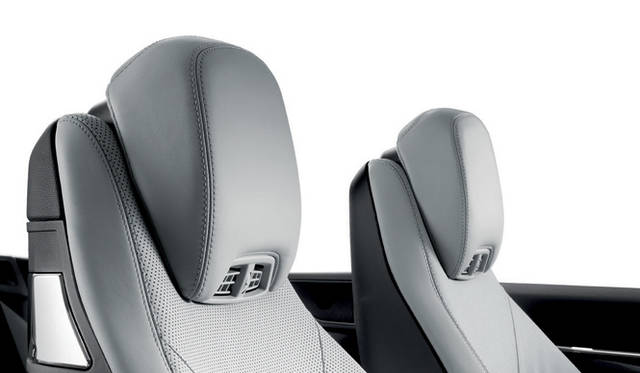 <b>Mercedes-Benz E 350 CABRIOLET｜メルセデス・ベンツ E 350 カブリオレ</b>　温度変化に敏感な首まわりを温めるエアスカーフ