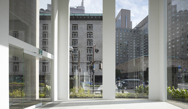 Divine of Creation　伊藤嶺花×乾久美子｜まるで外のようなインテリアがある 『フラワーショップH（日比谷花壇）』 （設計：乾久美子建築設計事務所）　Photo：ANO DAICI