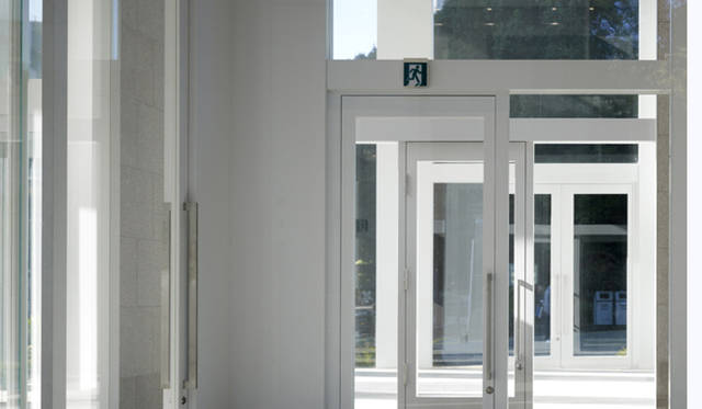 Divine of Creation　伊藤嶺花×乾久美子｜まるで外のようなインテリアがある 『フラワーショップH（日比谷花壇）』 （設計：乾久美子建築設計事務所）　Photo：ANO DAICI