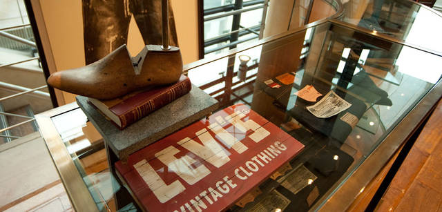 　ユナイテッドアローズ 原宿本店 メンズ館 2階 “ESSENTIALS OF UNITED ARROWS”