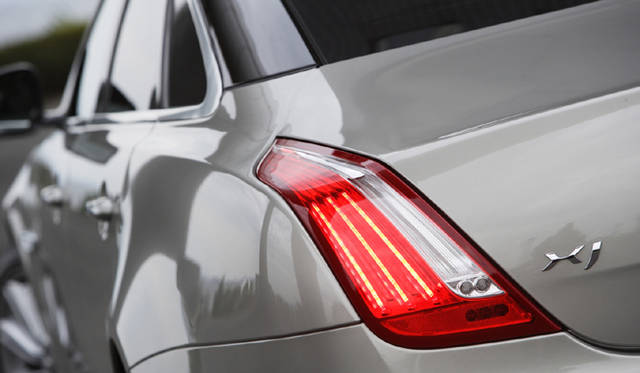 <b>Jaguar XJ｜ジャガー XJ</b>　4ドアサルーンXJがフルモデルチェンジ