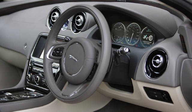 <b>Jaguar XJ｜ジャガー XJ</b>　4ドアサルーンXJがフルモデルチェンジ