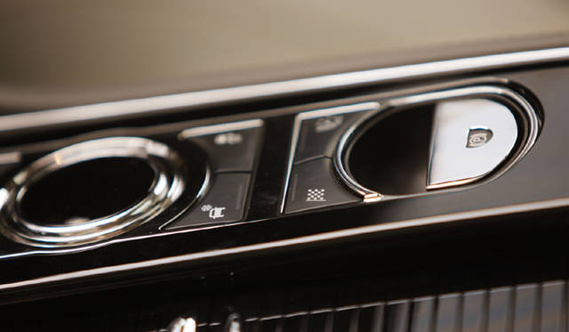 <b>Jaguar XJ｜ジャガー XJ</b>　4ドアサルーンXJがフルモデルチェンジ