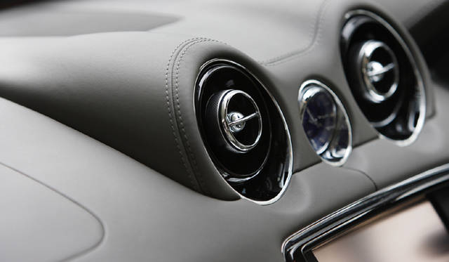 <b>Jaguar XJ｜ジャガー XJ</b>　4ドアサルーンXJがフルモデルチェンジ