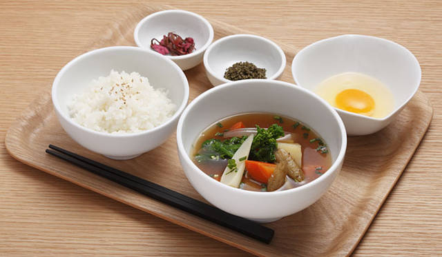<b>uka｜ukafe</b>　ランチ 「ukakeごはんと具だくさんお味噌汁のセット」 950円