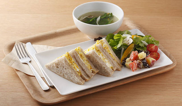 <b>uka｜ukafe</b>　ランチ 「たまごサンドイッチプレート」 950円