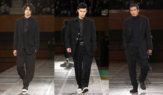 <strong>YOHJI YAMAMOTO｜ヨウジヤマモト　19年ぶりに東京でコレクションショーを開催<br />左からハウスモデル東出昌大、TAKASHI、映画監督 SABU</strong>