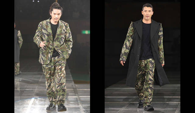 <strong>YOHJI YAMAMOTO｜ヨウジヤマモト　19年ぶりに東京でコレクションショーを開催<br />左からラッパー Zeebra、俳優　真木蔵人</strong>