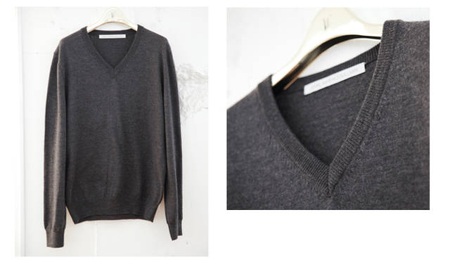 <b>SUKEZANE Tomoki｜トモキ倶楽部</b>　一見シンプルなニットのなかにも、存在感を出すために首元をダブルにするなどの工夫が。ニット2万7300円（JOHN LAWRENCE SULLIVAN）