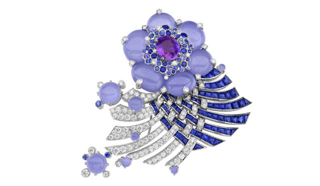 “サイプレス“クリップ ダイヤモンド×カルセドニー×サファイア×パープルサファイア（4.42ct、オーバルカット）、3265万5000円