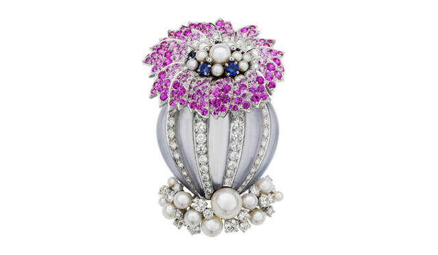 “デザート フラワー”クリップ ダイヤモンド×ピンク サファイア×ブルー サファイア×カルセドニー×ホワイト パール、参考商品