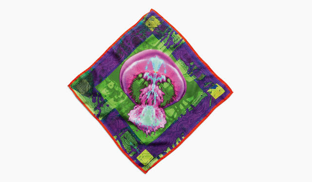 <b>ETRO｜エトロ</b>　ポケットチーフ1万4700円（シルク100％ / 45cm×45cm）