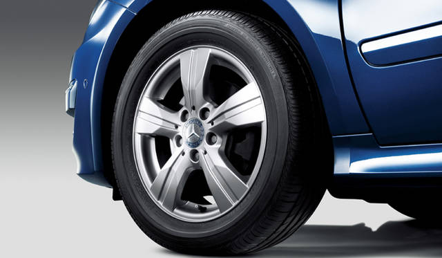 <b>Mercedes-Benz B 180 Limited｜メルセデス・ベンツ B 180 リミテッド</b>　16インチ5スポークアルミホイール