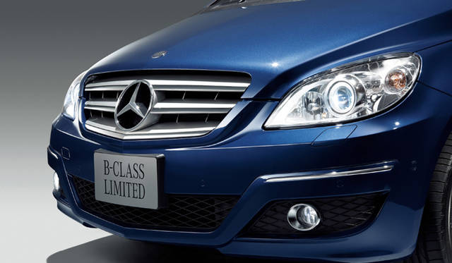 <b>Mercedes-Benz B 180 Limited｜メルセデス・ベンツ B 180 リミテッド</b>　バイキセノンヘッドライト＆ヘッドライトウォッシャー、アクティブライトシステム、コーナリングライトを装備