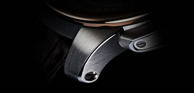 Calibre de Cartier｜カリブル ドゥ カルティエ 自動巻き、ピンクゴールド＆ステンレススティールケース×アリゲーターストラップ、直径42mm、シースルーバック、日常生活防水、 93万2400円（予価）