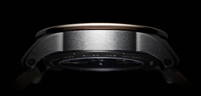 Calibre de Cartier｜カリブル ドゥ カルティエ 自動巻き、ピンクゴールド＆ステンレススティールケース×アリゲーターストラップ、直径42mm、シースルーバック、日常生活防水、 93万2400円（予価）