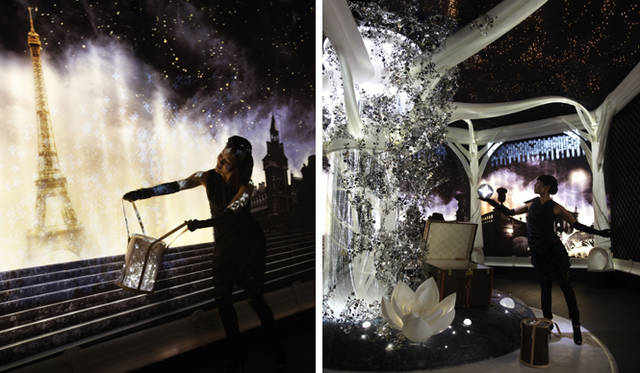 <b>LOUIS VUITTON｜ルイ・ヴィトン</b>　ここで体験する旅の終わりには、幸運の星を招くキャラクターとしての女性が登場。彼女が星屑を月のトランクに入れると、星が誕生し、光があらわれ、きらめく星空が広がっていくという仕掛けが。　©LOUIS VUITTON/STEPHANE MURATET