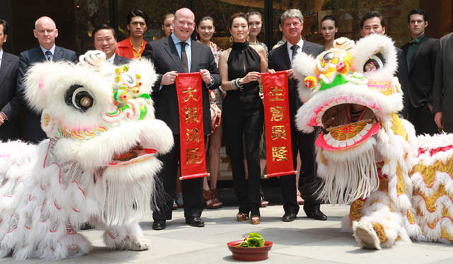 <b>LOUIS VUITTON｜ルイ・ヴィトン</b>　准海路店のオープニングには、女優コン・リーも参列した。　©LOUIS VUITTON