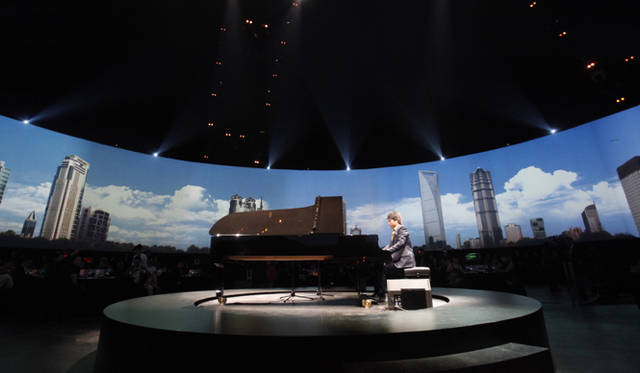 <b>LOUIS VUITTON｜ルイ・ヴィトン</b>　ピアニスト ランランによる演奏に、みな酔いしいれた。　©LOUIS VUITTON