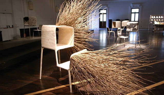 <b>ミラノサローネ2010｜Nacho Carbonell（ナチョ・カルボネル）</b>　ガラスや鉄などさまざまな素材や加工違いで披露された、ナチョ・カルボネルの作品