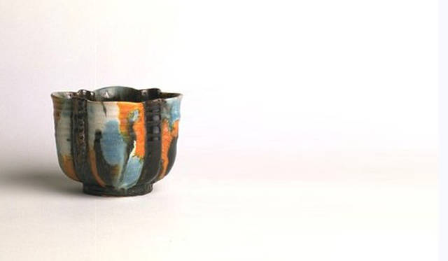 ルーシー・リー 展｜Lucie Rie A Retrospective　《鉢》1926年　ヴィクトリア・アンド・アルバート美術館  ©V&A Images/as advised by the Estate of Lucie Rie 