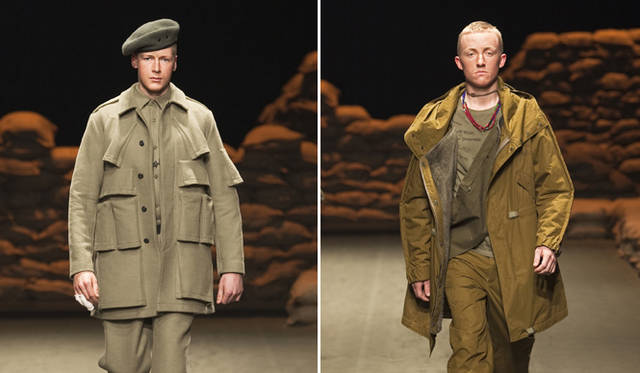 <b>SUKEZANE Tomoki｜トモキ倶楽部</b>　2010-2011　秋冬　N.HOOLYWOODコレクションより。逆さポケットが特徴的なジャケットや、軍モノアイテムによく見られるパイプのようなディテールをあしらったモッズパーカ。