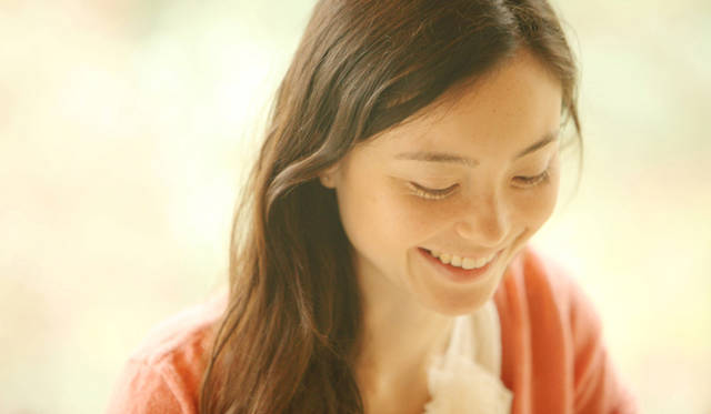 MUSIC｜シンガーソングライター エミ・マイヤー インタビュー 