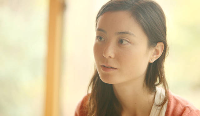 MUSIC｜シンガーソングライター エミ・マイヤー インタビュー 