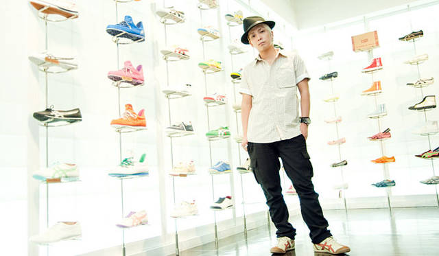 <b>オニツカタイガー｜スペースシャワーTV</b>　BACK TO HOME supported by Onitsuka Tiger｜2010年6月オンエア　SHOGO（175R）<br>着用ウェア 「WOVEN HALF SLEEVE SHIRT」 9030円、着用シューズ 「MEXICO Mid Runner®」　1万3650円