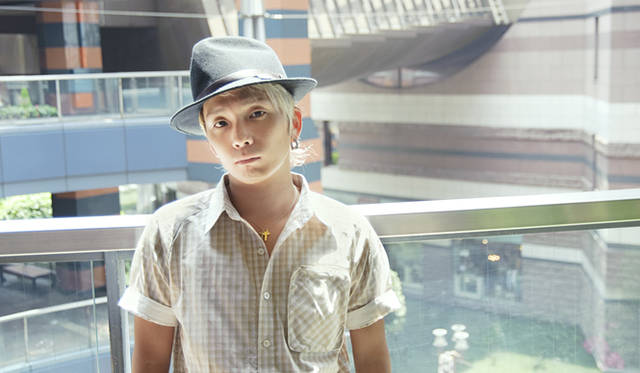 <b>オニツカタイガー｜スペースシャワーTV</b>　BACK TO HOME supported by Onitsuka Tiger｜2010年6月オンエア　SHOGO（175R）<br>着用ウェア 「WOVEN HALF SLEEVE SHIRT」 9030円