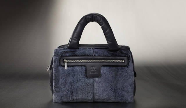 <b>CHANEL｜シャネル</b>　シックな発色が魅力的。「COCO COCOON（ココ コクーン）」[オリラグ×ラムスキン]　76万6500円（シャネル） ©CHANEL