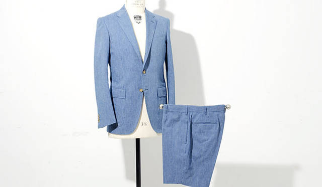 　ヒッコリーブレザー4万7250円、ヒッコリーショーツ1万2600円（Mr. BATHING APE® by UNITED ARROWS）