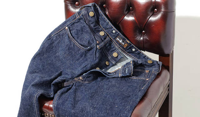 　ジーンズ2万5200円（Mr. BATHING APE® by UNITED ARROWS）