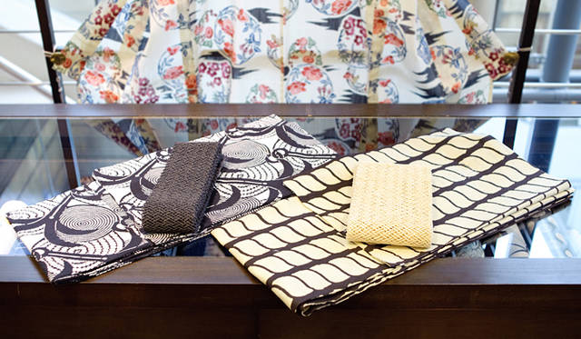 　ユナイテッドアローズ 原宿本店メンズ館3階 TABAWA　『十代目 山口源兵衛』　浴衣「錨」3万9900円（仕立て上がり）、帯「芭蕉帯」1万5750円、浴衣「綱」3万9900円（仕立て上がり）、帯「芭蕉帯」1万5750円