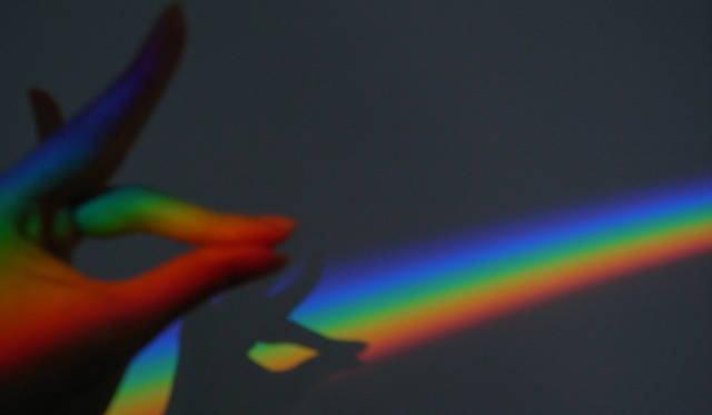 生方ななえ（うぶかたななえ）｜きつねの影絵。