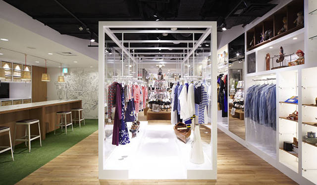 <b>PASS THE BATON｜パス ザ バトン</b>　PASS THE BATON OMOTESANDO （表参道ヒルズB2F）