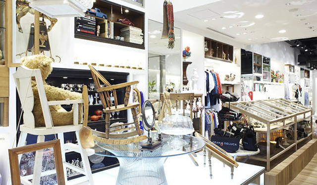 <b>PASS THE BATON｜パス ザ バトン</b>　PASS THE BATON OMOTESANDO （表参道ヒルズB2F）