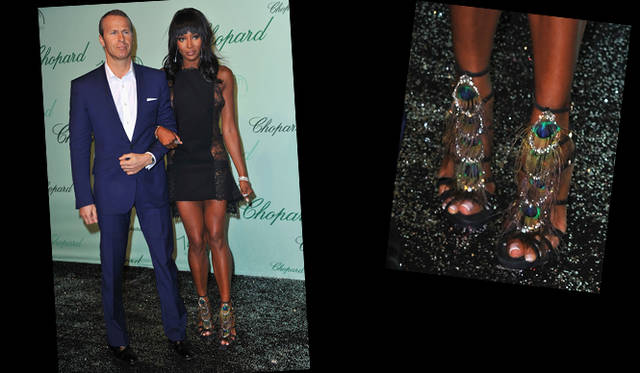 <b>第63回カンヌ国際映画祭｜ショパール150周年記念パーティ｜Naomi Campbell </b>　ナオミ・キャンベルは、セルジオ・ロッシのピーコックの羽があしらわれたサンダルを履いて。シューズの繊細なデザインが全体の着こなしを引き立てた。©sergio rossi/GettyImages