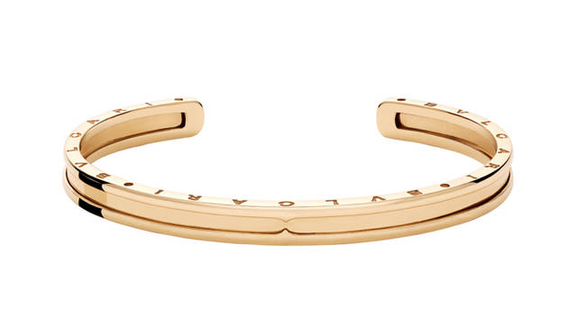 <b>BVLGARI｜ブルガリ</b>　ピンクゴールド一色のバングルは、強さとエレガンスを同時に感じさせる。バングル 33万6000円（ブルガリ／ブルガリ ジャパン）