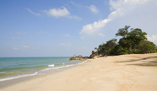 Club Med Cherating Beach｜クラブメッド・チェラティンビーチ｜どこまでもつづく美しい砂浜