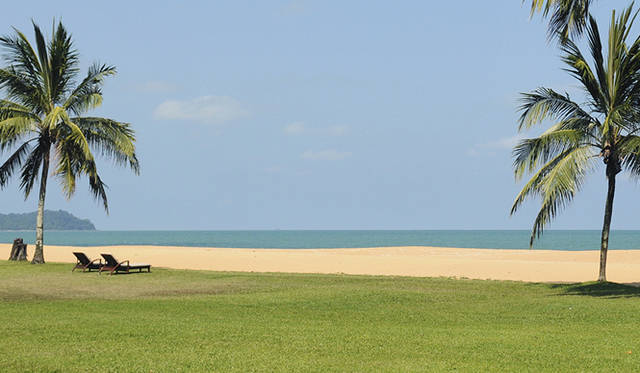 Club Med Cherating Beach｜クラブメッド・チェラティンビーチ｜どこまでもつづく美しい砂浜