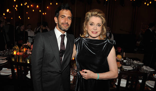 <b>LOUIS VUITTON｜ルイ・ヴィトン</b>　『ルイ･ヴィトン ニュー･ボンド･ストリート メゾン』オープン<br />左から 「ルイ・ヴィトン」アーティスティックディレクター マーク・ジェイコブス、女優 カトリーヌ・ドヌーヴ