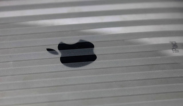 <b>FOCAL｜フォーカルポイントコンピュータ</b>　 iPad用ケース「SOFTSHELL for iPad」